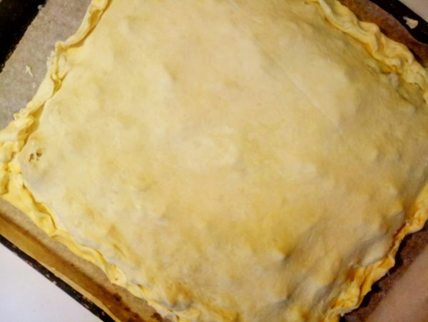 Пирог с курицей и картофелем из слоеного бездрожжевого теста рецепт