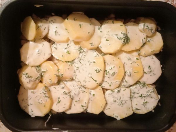 Запеченная куриная грудка с картофелем и сыром рецепт