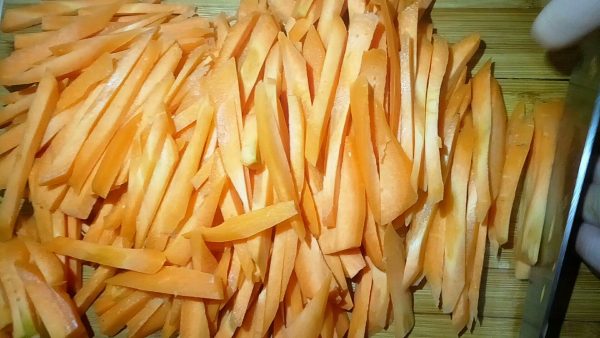 Как нарезать морковь для узбекского плова