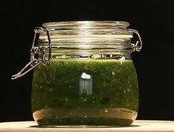 Зелёная аджика из зелёных помидор рецепт с фото