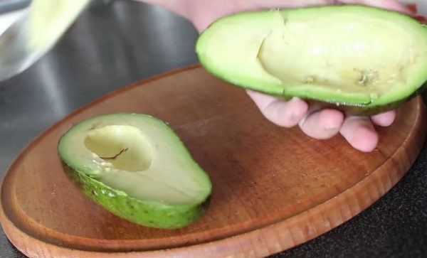 Яичница в авокадо рецепт