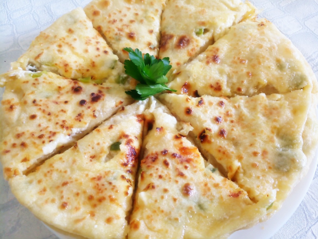 Быстрые хачапури с творогом и сыром, рецепт с фото — витамин-п-байкальский.рф