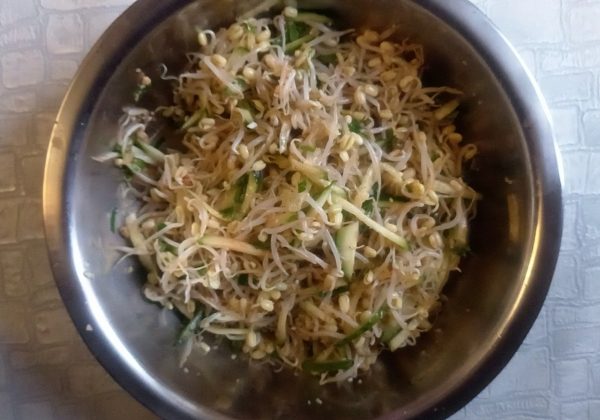 Салат из ростков маша с огурцами рецепт