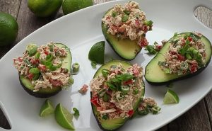 Салат из тунца с авокадо рецепт с фото