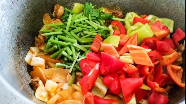 Как правильно обжаривать овощи для лагмана