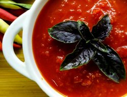 Острый соус из помидор и красного болгарского перца с острым перцем на зиму рецепт. Огонёк рецепт!