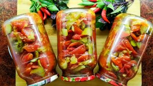 Салат "Пятиминутка" из помидор, огурцов и болгарского перца на зиму (2-вариант)