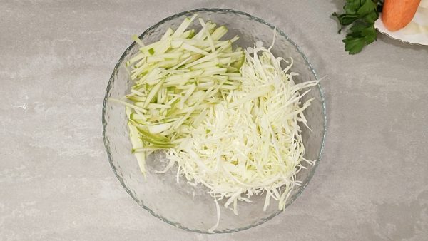 Салат "Витаминный" из капусты и моркови пошаговый рецепт с фото и видео