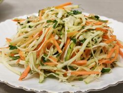 Салат "Витаминный" из капусты и моркови пошаговый рецепт с фото и видео