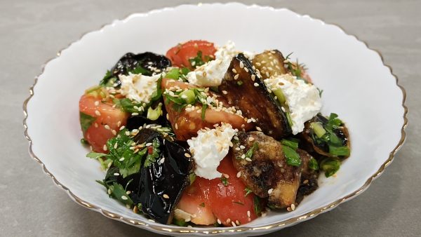 Салат с хрустящими баклажанами и помидорами рецепт с фото и видео